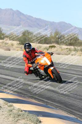 media/Dec-04-2025-Racers Edge (Thu) [[5ebc9f124d]]/3-B Group/3-Session 2 (Turn 7 Inside)/